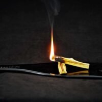 Palo Santo, olej, kadzidło, stożek, drewienka, kolczyki. Fot. Maciej Zaluski (13)